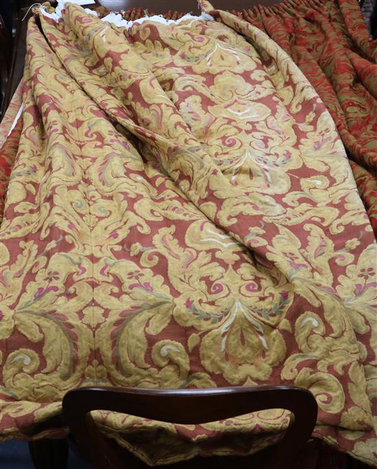 A pair of gold foliate pattern curtains and pelmet ensuite to lot 931 each; drop 7ft 3in. width 4ft 8in.